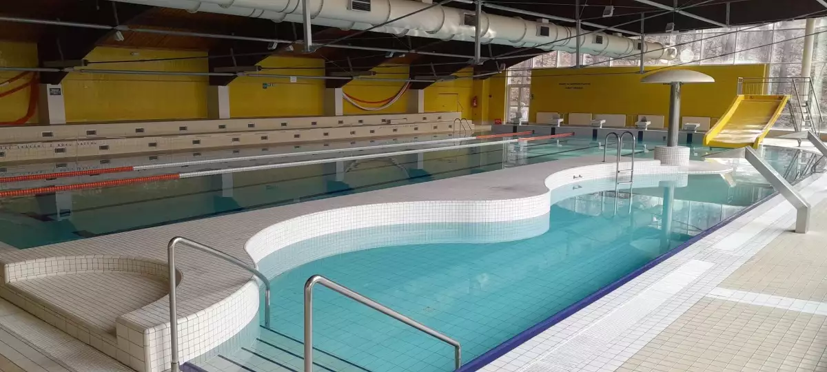Krytý bazén ve sportovním areálu Kotlina